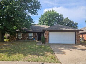 Building Photo - 3201 Fairmeadows Ln
