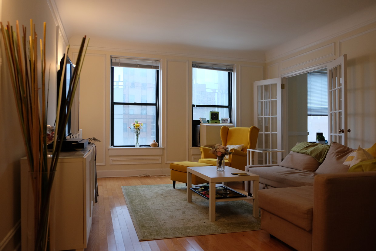 Primary Photo - 10 W Elm St