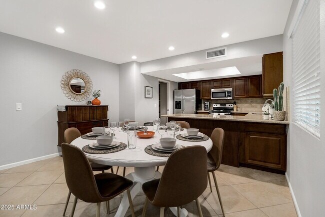 Foto del edificio - 5803 S Kenwood Ln