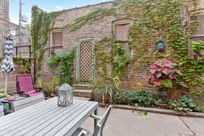 Primary Photo - 2 bedroom in Chicago IL 60645