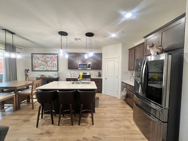 Building Photo - Beautiful 4 Bedroom, 2 Bath Home with Sola...