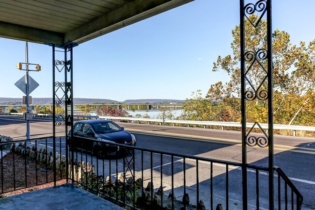 Foto del edificio - 302 S Front St