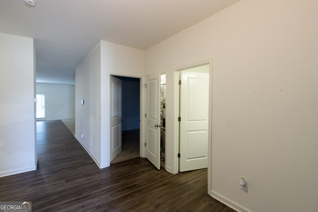 Building Photo - 222 Sinclair Way