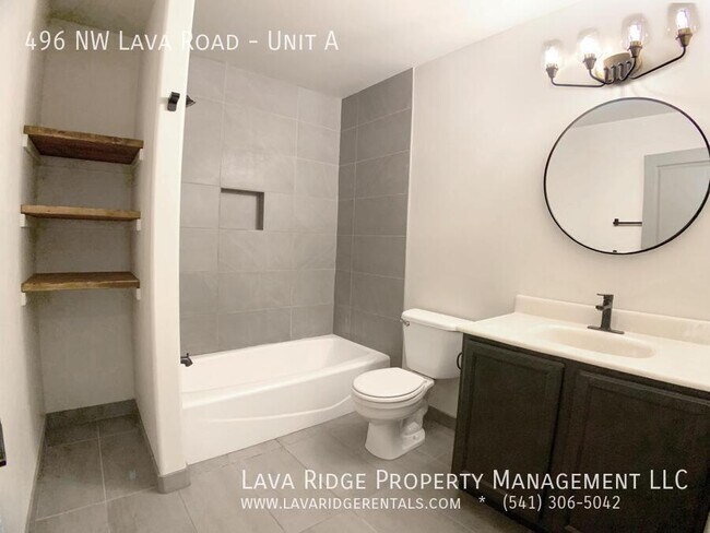 Foto del edificio - 496 NW Lava Rd