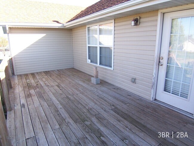 Foto del edificio - Very Nice 3 Bedroom 2 Bath with Large Room...