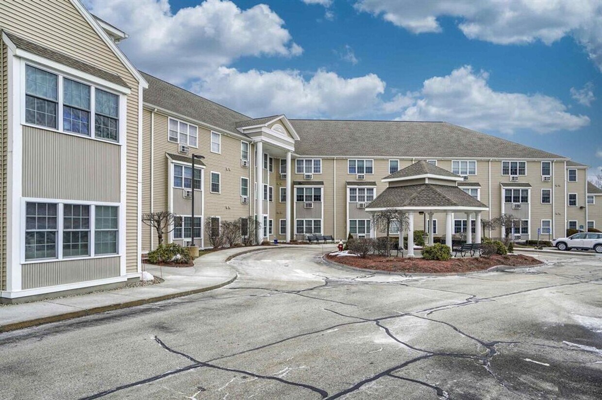 Foto principal - 1 Bed, 1 Bath Condo at Cahill Place