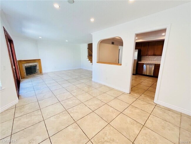 Foto del edificio - 3 br, 3 bath Townhome - 5950 Ruthwood Dr