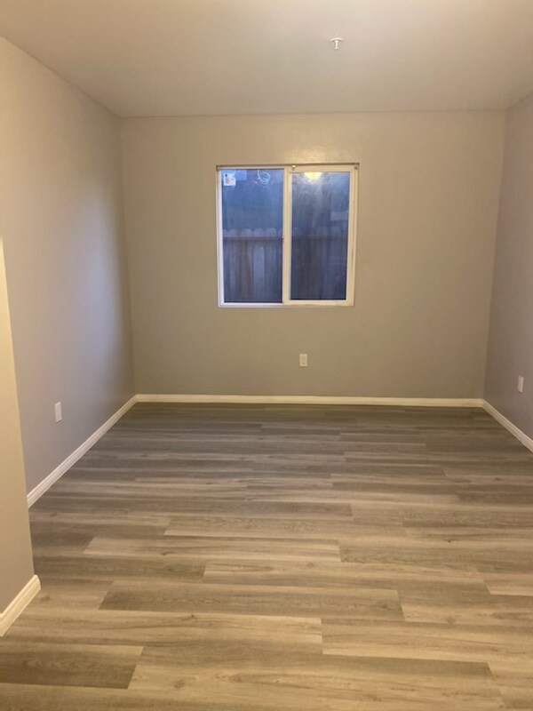 Foto del edificio - 1020 E 20th St