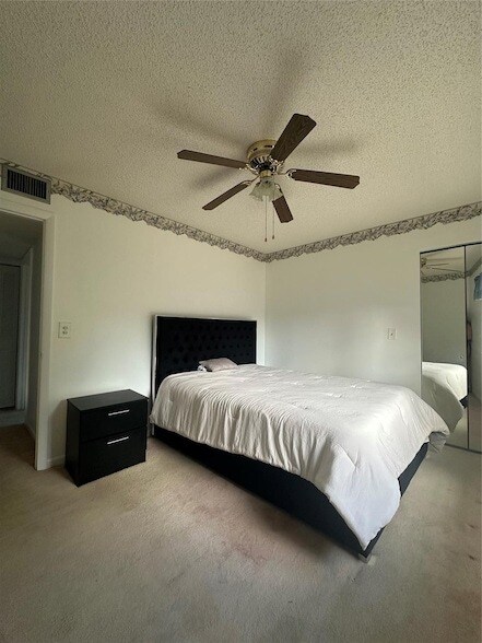 Foto del edificio - 327 Pine Ridge Cir