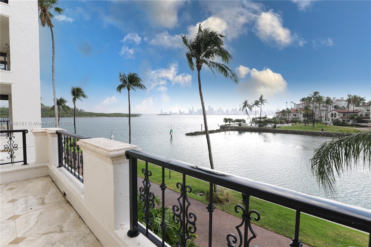 Foto principal - 2428 Fisher Island Dr