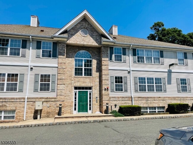 Building Photo - 124 Union Ave