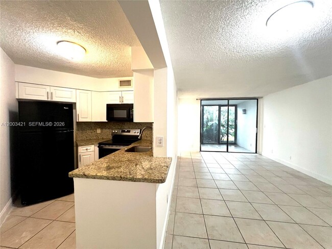 Foto del edificio - 210 Lake Pointe Dr
