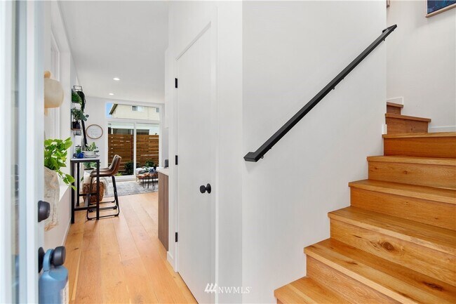 Foto del edificio - 5439 California Ave SW