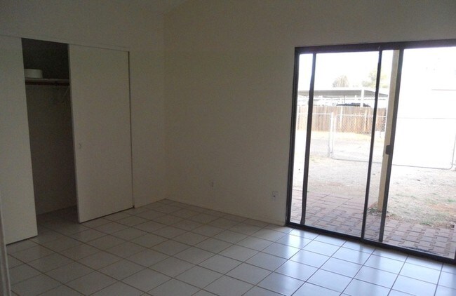 Building Photo - 5300 Desert Shadows Dr