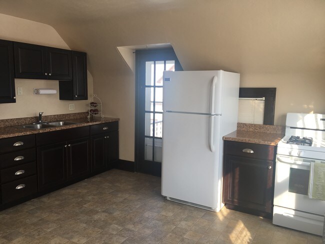 Kitchen - 502 3rd Ave NW