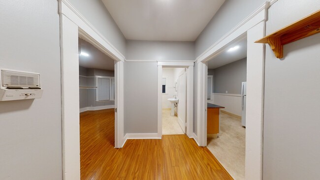 Building Photo - 547 24th St