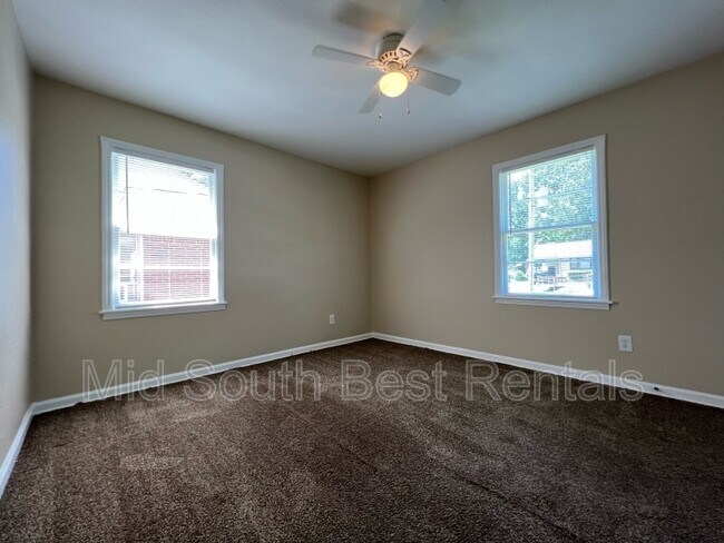 Building Photo - 3576 Hallbrook St