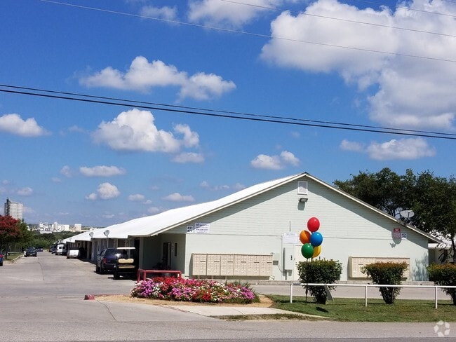 Building Photo - Comal Apartments