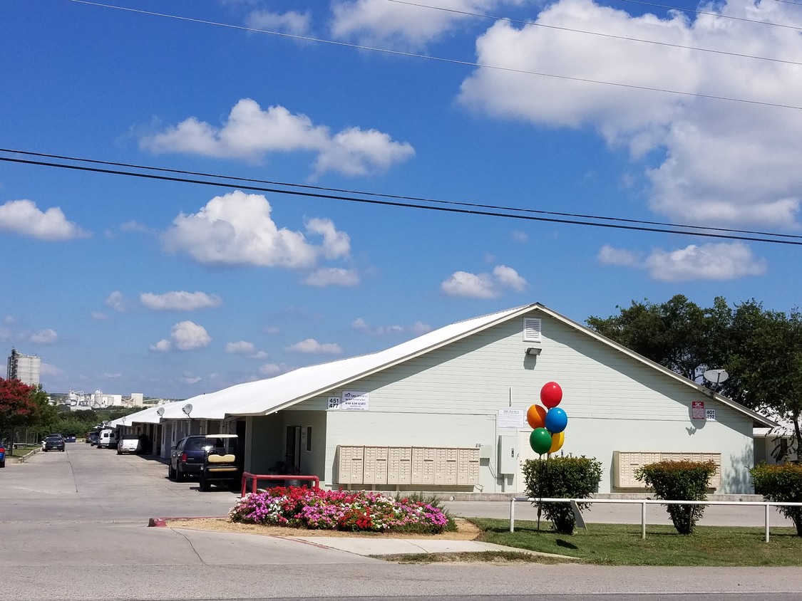 Primary Photo - Comal Apartments