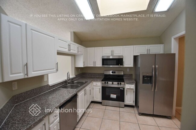 Building Photo - 9949 W Daffodil Ln