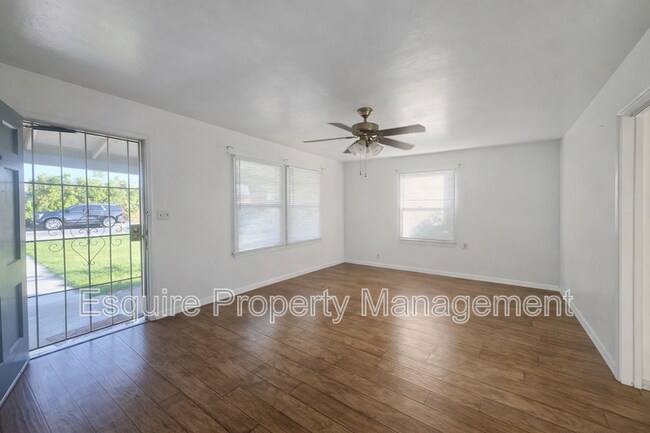 Foto del edificio - 3667 Almond Dr