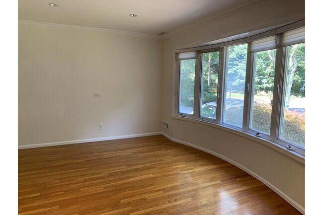 Building Photo - 66 Little Plains Rd