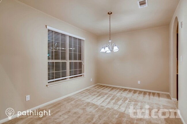 Foto del edificio - 4 Logan Creek Lane