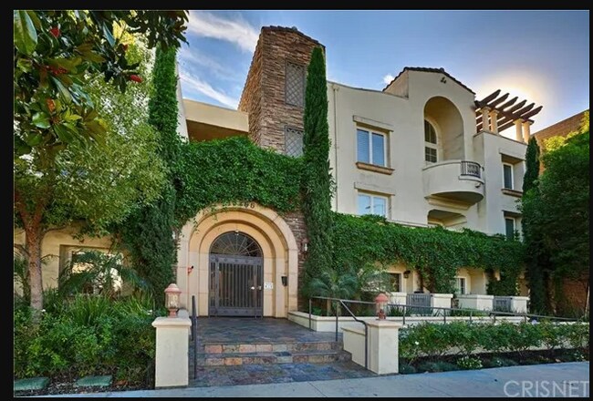 Foto del edificio - 15206 Burbank Blvd