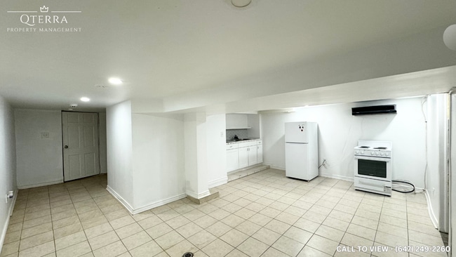 Building Photo - 90 Barons Av N