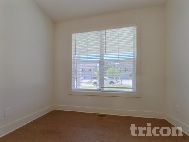 Building Photo - 506 Oscar Way