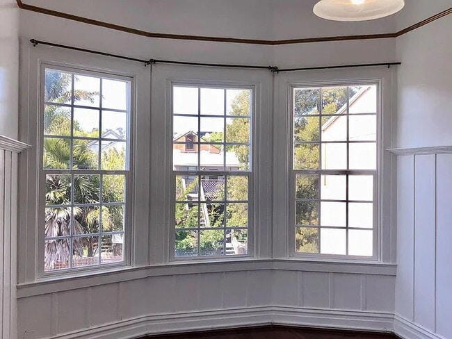 Building Photo - "Charming 2-Bed, 2-Bath Sanctuary in the Heart of San Francisco!"