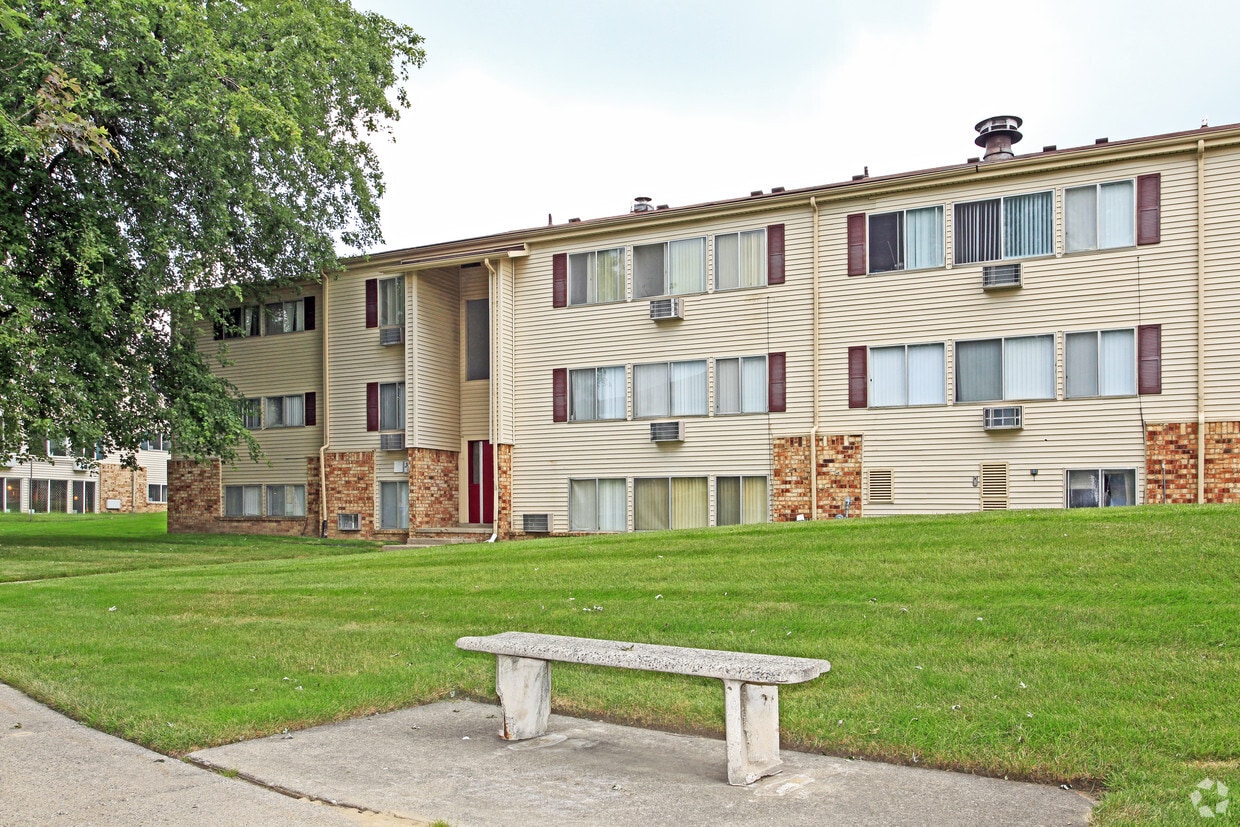 Building Photo - Edgewood Park Apartments