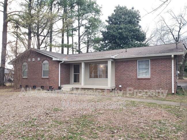 Building Photo - 410 Saundersville Ferry Rd
