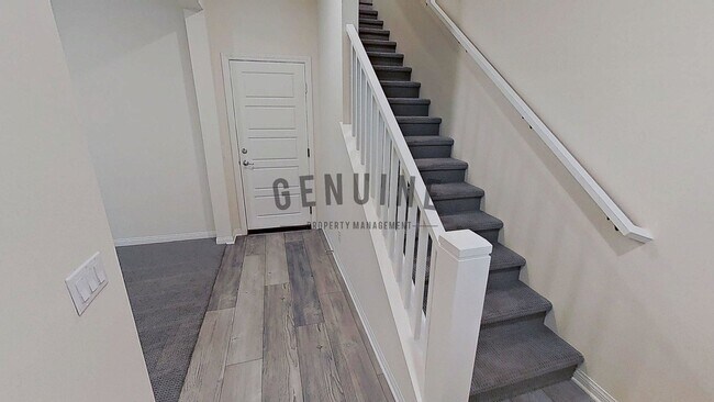 Foto del edificio - Beautiful Tri-Level 3Bd 2.5Ba Townhome in ...