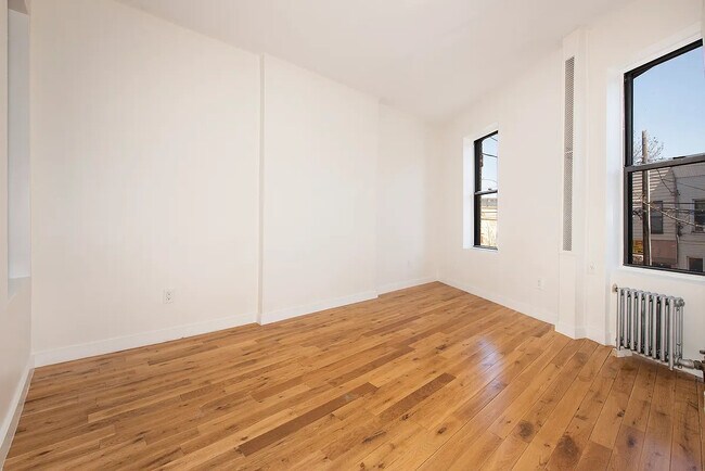 Foto del edificio - 679 Grandview Ave
