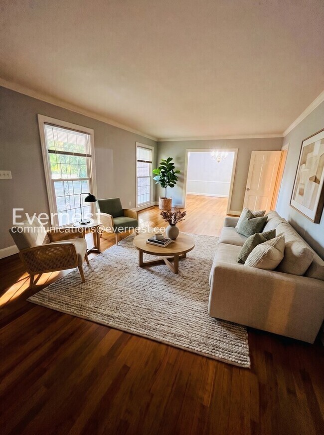 Foto del edificio - 4 Bed, 3 Bath Home with Fenced Yard / Pet-Friendly / Coming Soon!