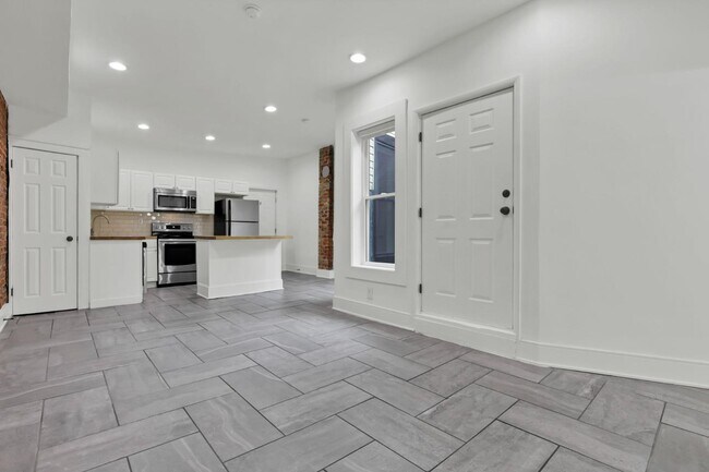 Foto del edificio - 1687 1/2 Oak St - 1687 1/2 Oak St