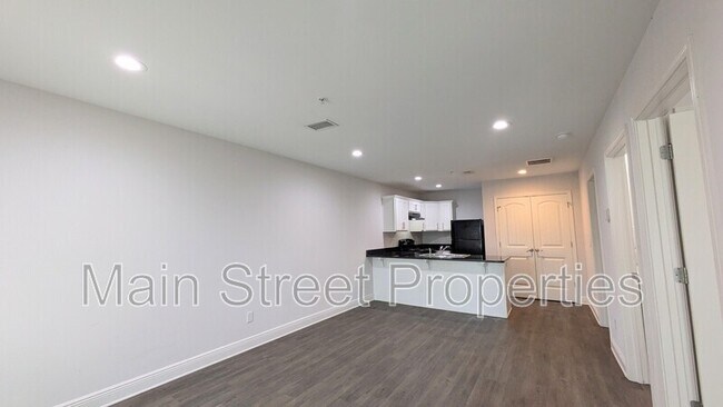 Foto del edificio - 313 N Navy Blvd