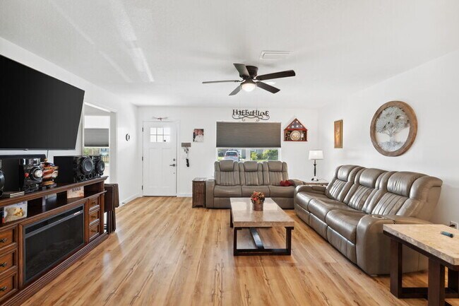 Foto del edificio - 526 Camellia Ave