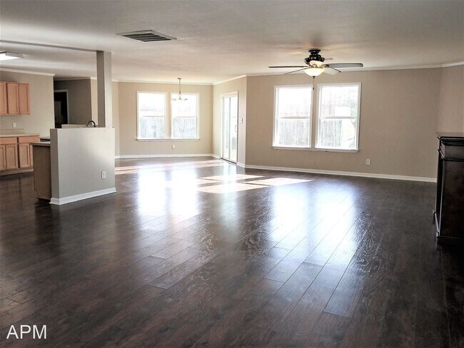Foto del edificio - 4 br, 2.5 bath House - 209 Millbury Ct