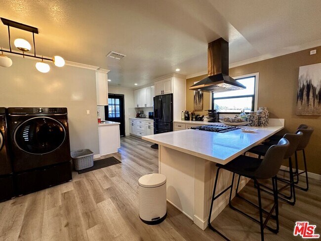 Building Photo - 6325 6th Ave