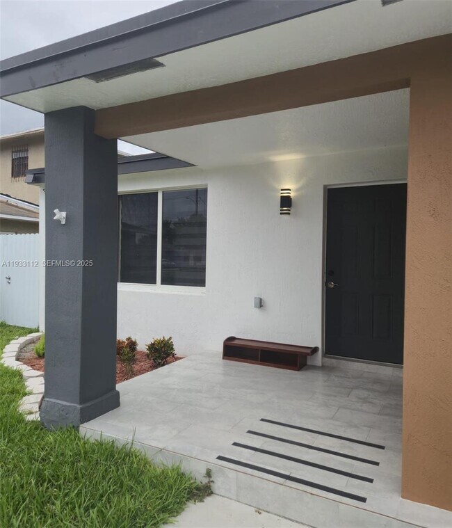 Foto del edificio - 4425 SW 21st St