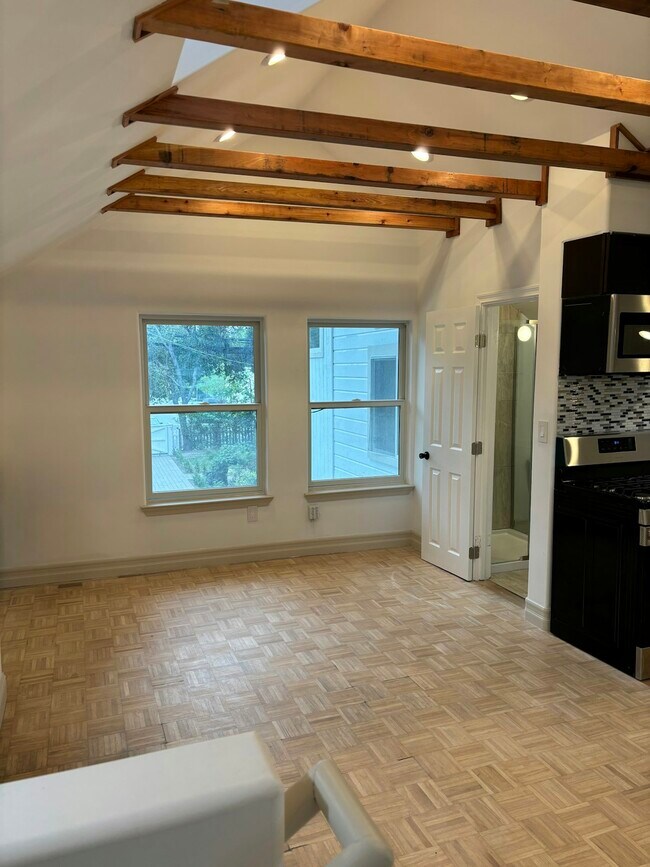 Photo - 1918 Menalto Ave House