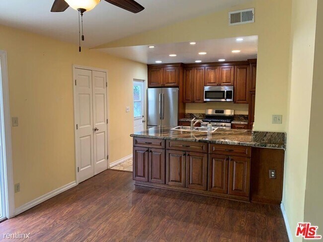 Building Photo - 3 br, 2 bath House - 22901 Leadwell St