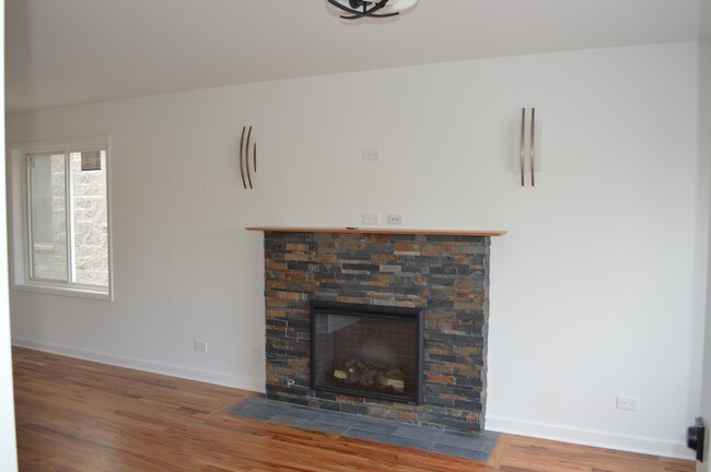 Foto del edificio - 1438 N Maplewood Ave