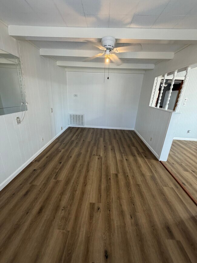 Foto del edificio - 1818 Joanna Ave