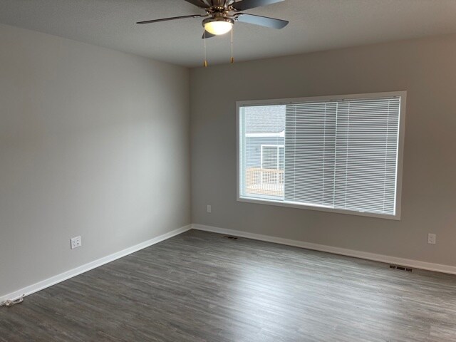 Building Photo - 15133 Foxglove Ln