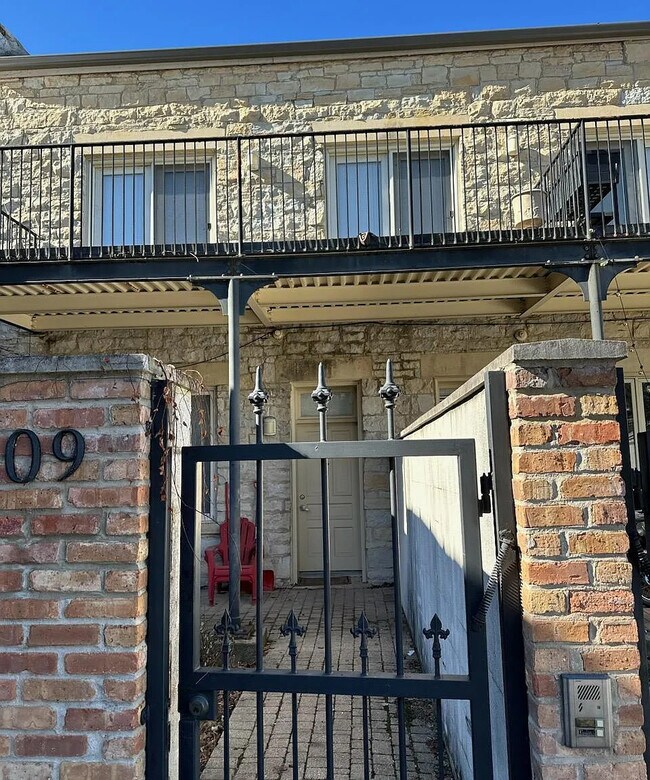 Building Photo - Apartments in Lockport