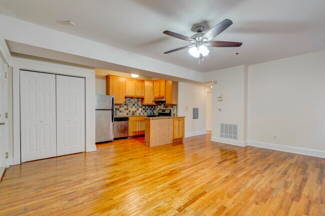 Building Photo - 608 Bramhall Ave