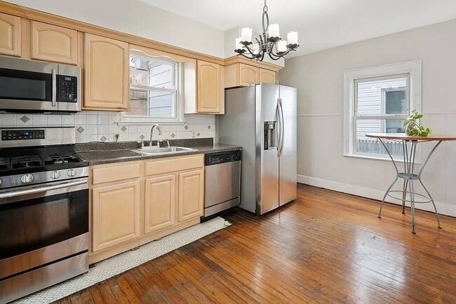 Building Photo - 2133 Hendrickson St